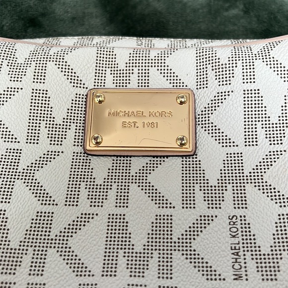 Michael Kors cross body - Picture 6 of 10